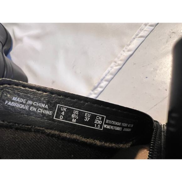 CLARKS EMSLIE TWIST BLACK LEATHER BOOTIE ANKLE BOOT SIDE ZIP SZ 6.5 M - Picture 6 of 7